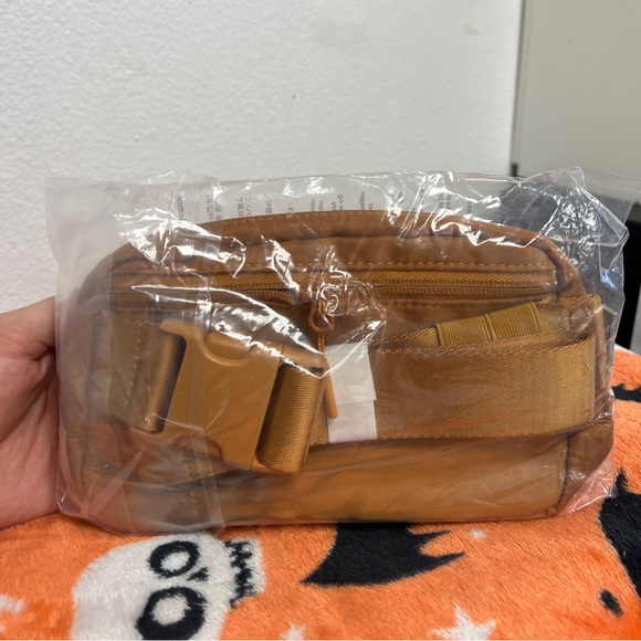 COPY - Lululemon Belt Bag 1L - Picture 3 of 3